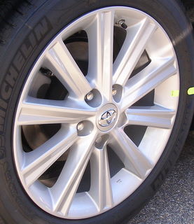 12-14 TOYOTA CAMRY LE/XLE/HYBRID 17x7 Alternating Grooved 10 Spoke SILVER, TYPE E