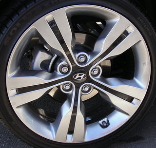 12-15 HYUNDAI VELOSTER DCT 18x7.5 Flared Grooved 5 Spoke A HYPERBLACK W TPMS
