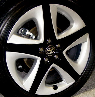 16-22 TOYOTA PRIUS THREE/FOUR TOURING 17x7 Two Tone Thin Grooved 5 Spoke BLACK, SILVER INSERTS