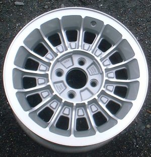 87-91 FORD MUSTANG/GT 15x7 Dished Thin 16 Spoke Hurricane MACHINE/ARGENT