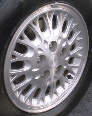 93 CHRYSLER TOWN & COUNTRY 15x6 Forked 15 Spoke Crosslace MACHINE/SILVER