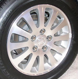 06-08 BUICK LUCERNE CX/CXL 16x7 Flat 12 Spoke w Exposed Lugs MACH/SILVER, OPT QC4