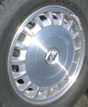 05 BUICK ALLURE 15x6 Flat 16 Slot w Covered Lugs MACH/SILVER OPT PG5
