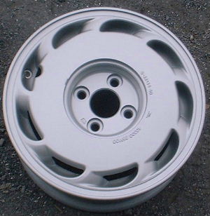 89-90 NISSAN SENTRA 14x6 Swept 9 Slot w Covered Lugs LEFT SILVER