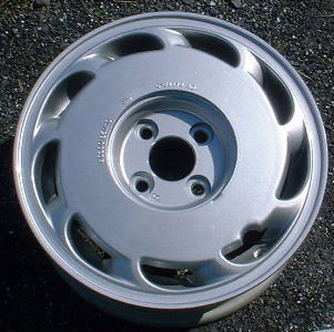 89-90 NISSAN SENTRA 14x6 Swept 9 Slot w Covered Lugs RIGHT SILVER