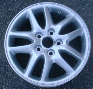 00-01 TOYOTA CAMRY V6 XLE 16x6 Flared Contoured Doubl 5 Spoke SILVER