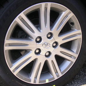 05-10 TOYOTA AVALON XL/LIMITED 17x7 Grooved 9 Spoke with No Lip MACHINE/ARGENT