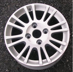 02-04 VOLVO S40 15x6 Flat Paired 16 Spoke 30623039 SILVER SOLARIS