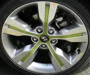12-15 HYUNDAI VELOSTER DCT 18x7.5 Flared Grooved 5 Spoke A HYPERBLACK/GREEN W TPMS