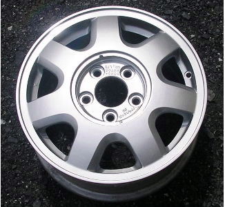 91-92 ACURA LEGEND COUPE 15x6.5 7 Spoke w Covered Lugs B SILVER